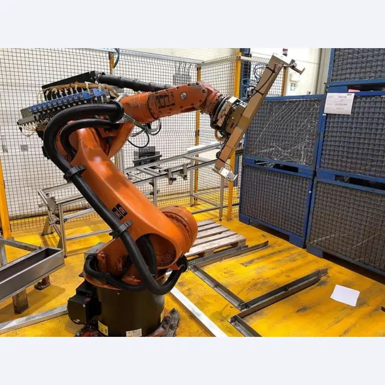 Goed onderhouden bewerkingscentra en robots bij een toeleverancier voor de auto-industrie-14